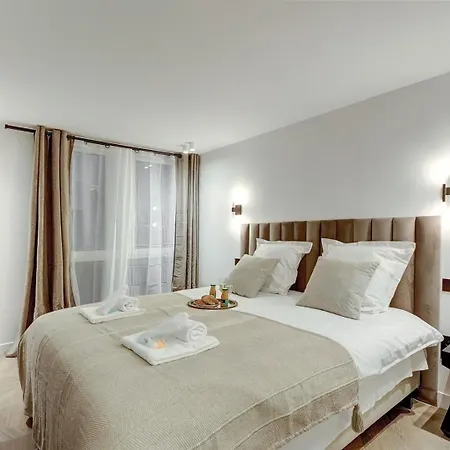 329 Izak - Superbe A Apartment *